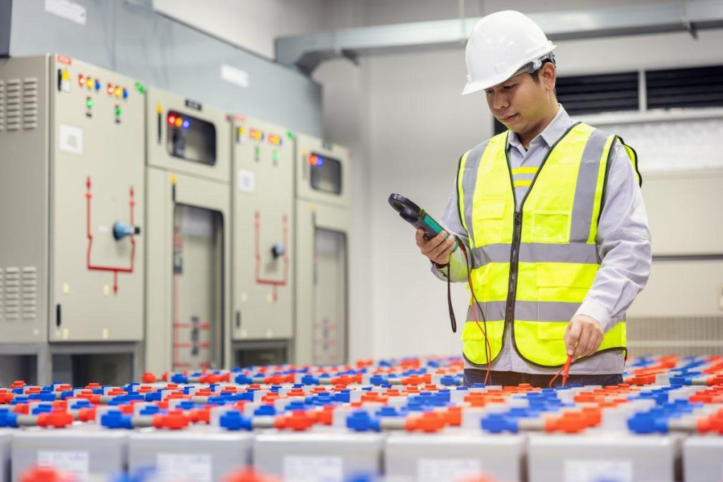 UPS battery suppliers installing batteries in data center